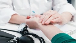 Более 490 тысяч сахалинцев имеют право на бесплатную медицинскую помощь по ОМС