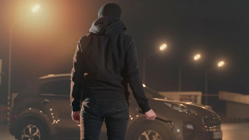 Парень ответит в суде за кражу и угон автомобиля в Южно-Сахалинске