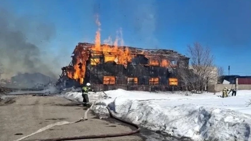 Пожар на территории бывшего ЦБЗ в Поронайске потушили за полчаса (видео)