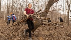 Субботник «Мы за чистоту» прошел в Ботаническом саду Южно-Сахалинска