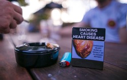 Ученые объяснили, насколько эффективны предупреждения на пачках сигарет