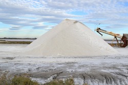Депутаты Сахалина разберутся с вывозом песка на озере Хвалисекое