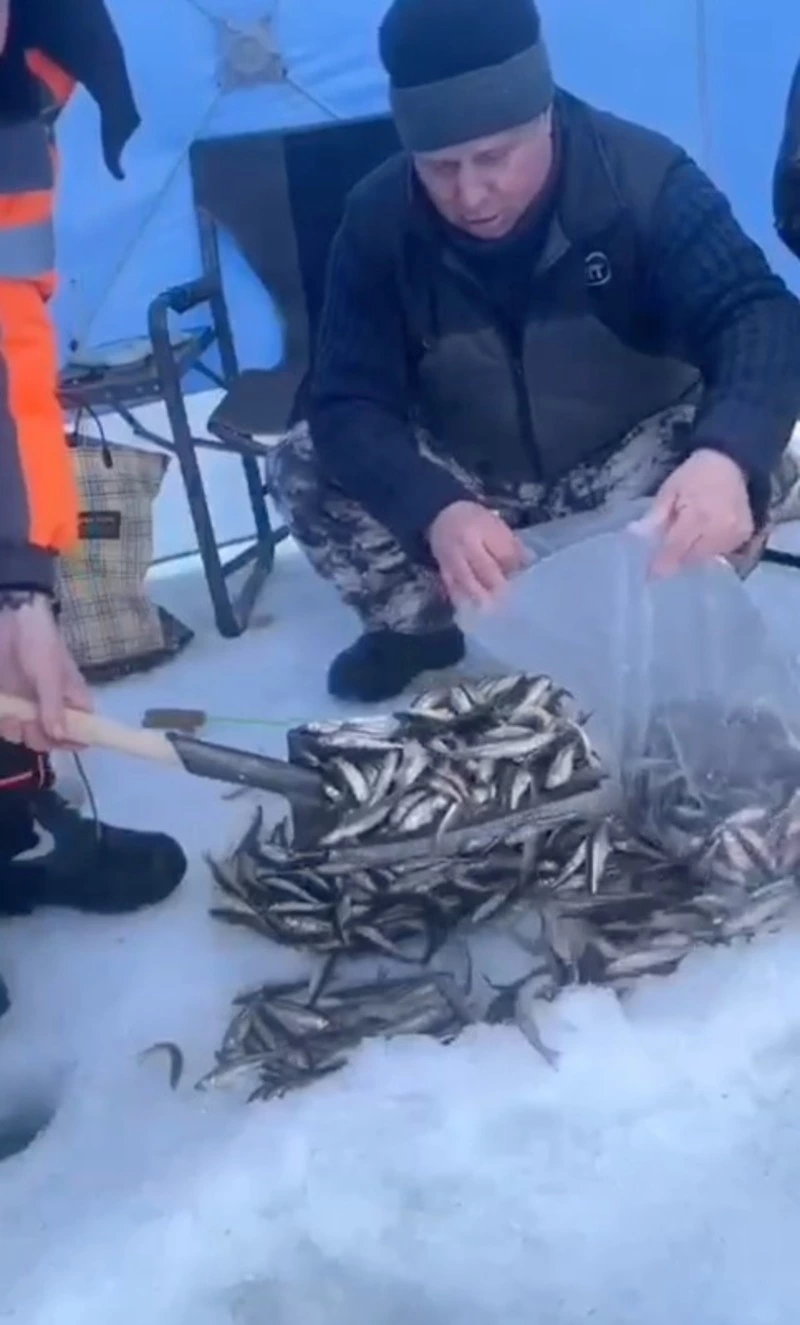 «Чеку лопатой гребут»: богатый улов показали рыбаки в Поронайском районе
