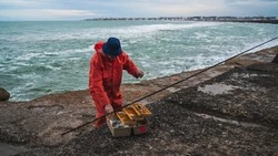 Энергетики предупредили сахалинских рыбаков о смертельной опасности ловли под проводами ЛЭП