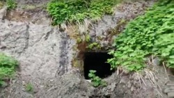Курильчанин показал изнутри пещеру на Парамушире