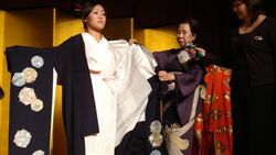 Японцы не стирают кимоно в течение 4-5 лет