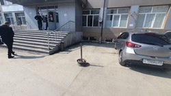 Житель Южно-Сахалинска нелегально занял место на парковке с помощью ржавого хлама