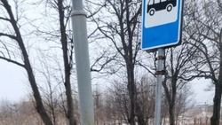 Жители Лугового утопают в грязи в ожидании автобуса