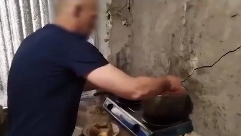 Военнослужащий с Сахалина приготовил борщ на передовой в зоне СВО