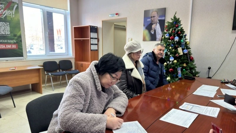 Галина Дзюба поставила подпись за Владимира Путина