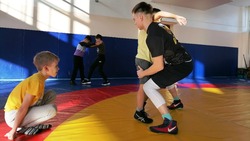 Мастер спорта России научит детей вольной борьбе на Сахалине