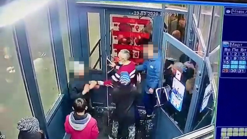 Кулачные бои подростков в Охе перекочевали в местные торговые центры