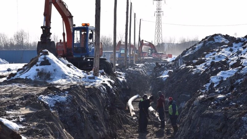 В Поронайске прокладывают трубопровод к новым очистным сооружениям