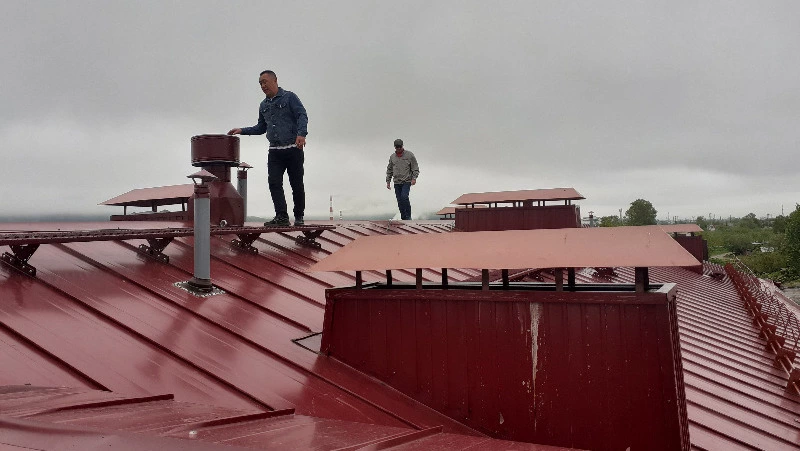 Крыша не едет: в Луговом отремонтировали кровли на трех домах