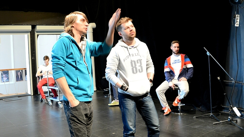 Спектакль о женщинах и спектакль о мужчинах одновременно ставят в Чехов-центре