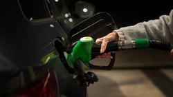 Цены на бензин в России снизят при условии их постоянного роста