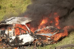 Автомобиль вспыхнул ночью на севере Сахалина