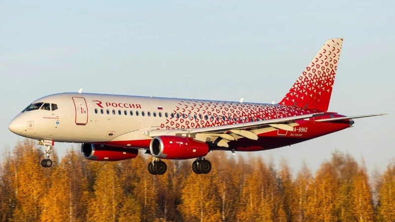Самолет Sukhoi Superjet 100 не смог вылететь из Благовещенска в Южно-Сахалинск из-за неисправности