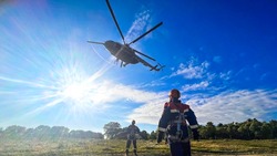 Спасатели отработали серию тренировочных спусков с вертолета на Сахалине