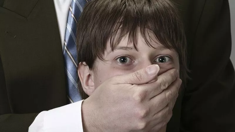 Сахалинского пенсионера-рецидивиста будут судить за развращение четырех подростков