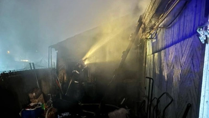 Крупный пожар в южно-сахалинском Луговом тушили четыре часа