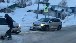 Две легковушки столкнулись на перекрестке Железнодорожной и Пограничной в Южно-Сахалинске