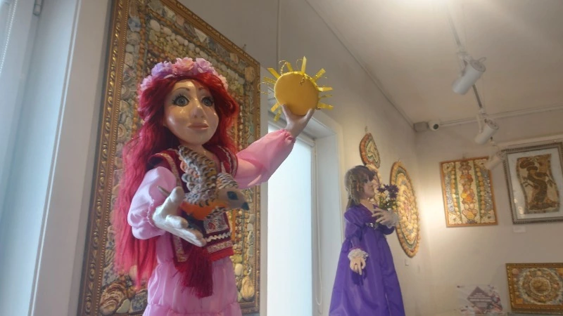 Жителей Углегорска пригласили в путешествие в страну кукол