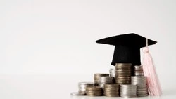 Поддержка студентов: власти Сахалина компенсируют 50% стоимости обучения в региональных вузах