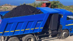 Новый поставщик развозит дешевый уголь жителям Холмска
