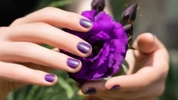 Лунный календарь маникюра на июль 2024: благоприятные дни, модные тренды