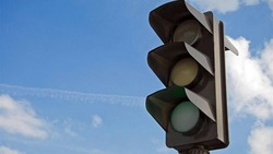 Светофоры вышли из строя на четырех перекрестках в Южно-Сахалинске 28 апреля  