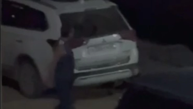 Вооружен и опасен: в Холмске ночью мужчина въехал в чужое авто и отстреливался от хозяина