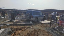 Правоохранители задержали водителя, совершившего наезд на могилы в Южно-Сахалинске 