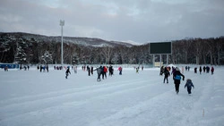 Каток на стадионе «Космос» в Южно-Сахалинске закрыли
