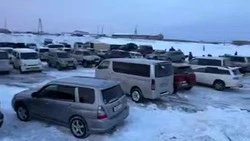 Сотни рыбаков вышли на лед в Стародубском несмотря на опасность