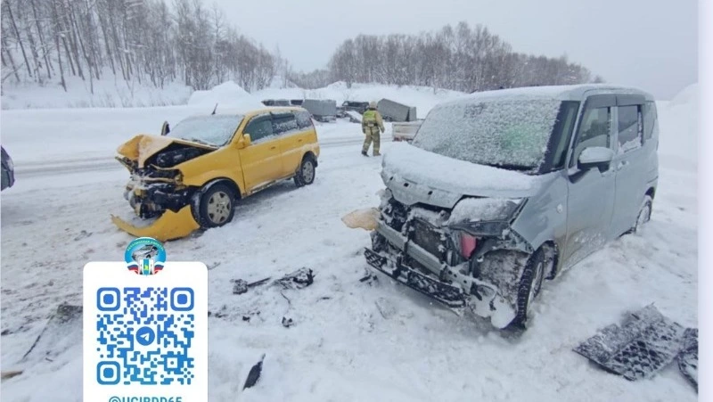 Два человека пострадали в жесткой аварии на трассе до Холмска