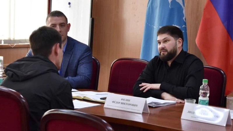 Глава Углегорска встретился с приехавшим в отпуск участником СВО