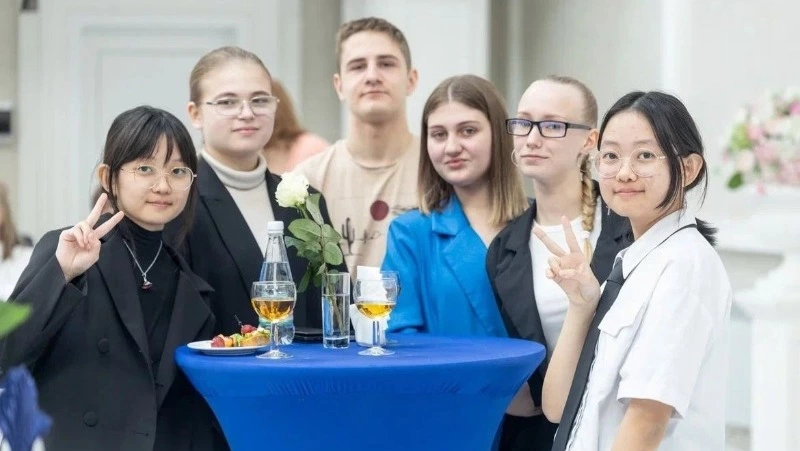 Более 80 школьников Южно-Сахалинска готовятся к поступлению в медицинские вузы