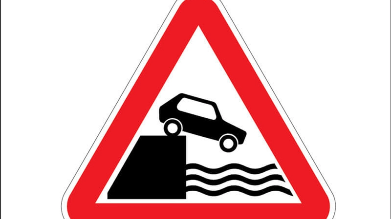 В Углегорском районе погиб водитель сорвавшейся со скалы иномарки