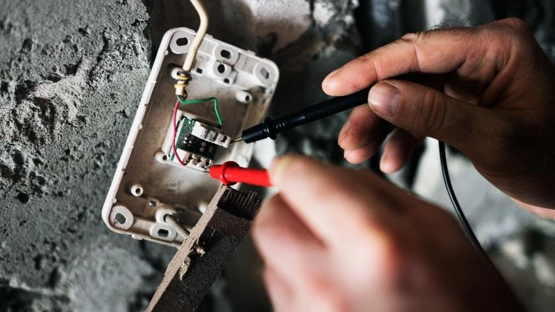 Десятки горожан остались без света из-за аварии на сетях в Южно-Сахалинске и Хомутово