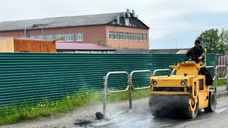 Свыше 2300 дефектов дорог устранили за неделю ямочного ремонта на Сахалине