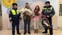 Торопились в роддом: сахалинские автоинспекторы помогли появиться на свет малышу 