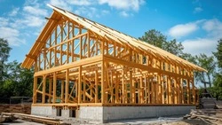 ООО «ДВ-ДОМ» выплатит женщине из Холмска почти 1,5 млн рублей за сорванные сроки строительства дома 