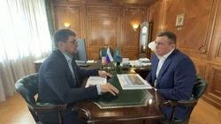 Валерий Лимаренко обсудил восстановление Северо-Курильского района после цунами с мэром