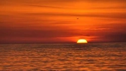 Живописный рассвет запечатлела фотограф на восточном побережье Сахалина