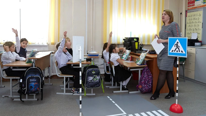 Школьники Южно-Сахалинска участвуют в онлайн-олимпиаде «Безопасные дороги»