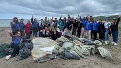 Активисты убрали мусор в рамках акции «Вода России» на побережье в Невельском районе
