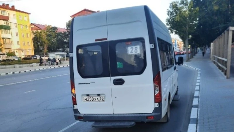 Маршрутчики, покидающие работу раньше положенного, возмутили сахалинцев