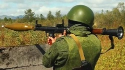 Мобилизованные сахалинцы тренируются стрелять из гранатометов