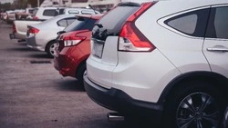 Конфликт за место на парковке в Южно-Сахалинске привел к повреждению автопокрышек 